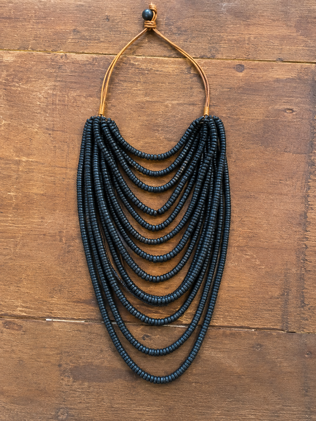 Collar Dominga negro de múltiples capas