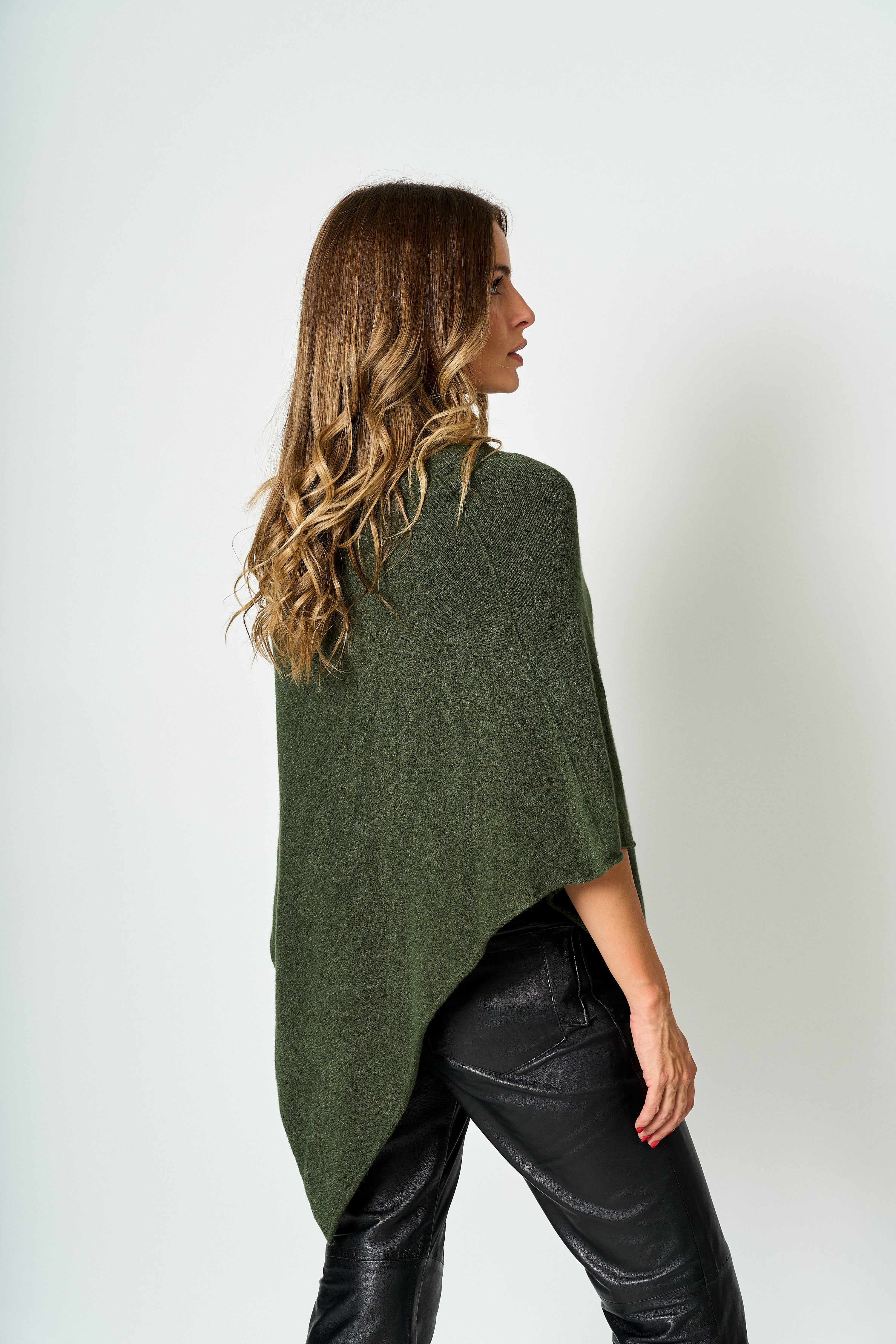 Poncho Aura