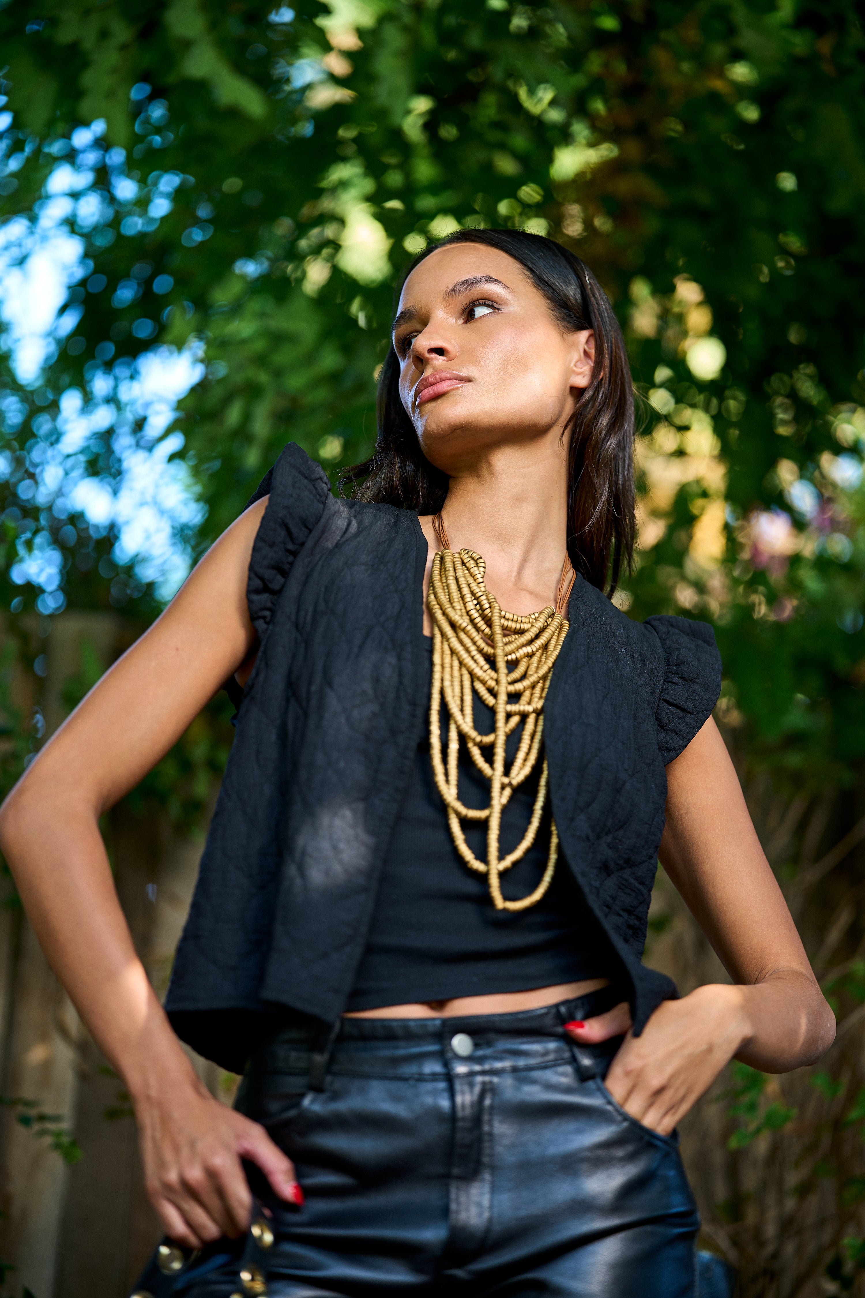 Collar Dominga negro de múltiples capas