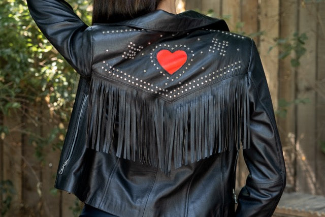 Chaqueta de cuero Valentina corazón y flecos