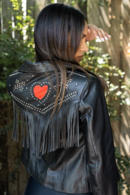Chaqueta de cuero Valentina corazón y flecos