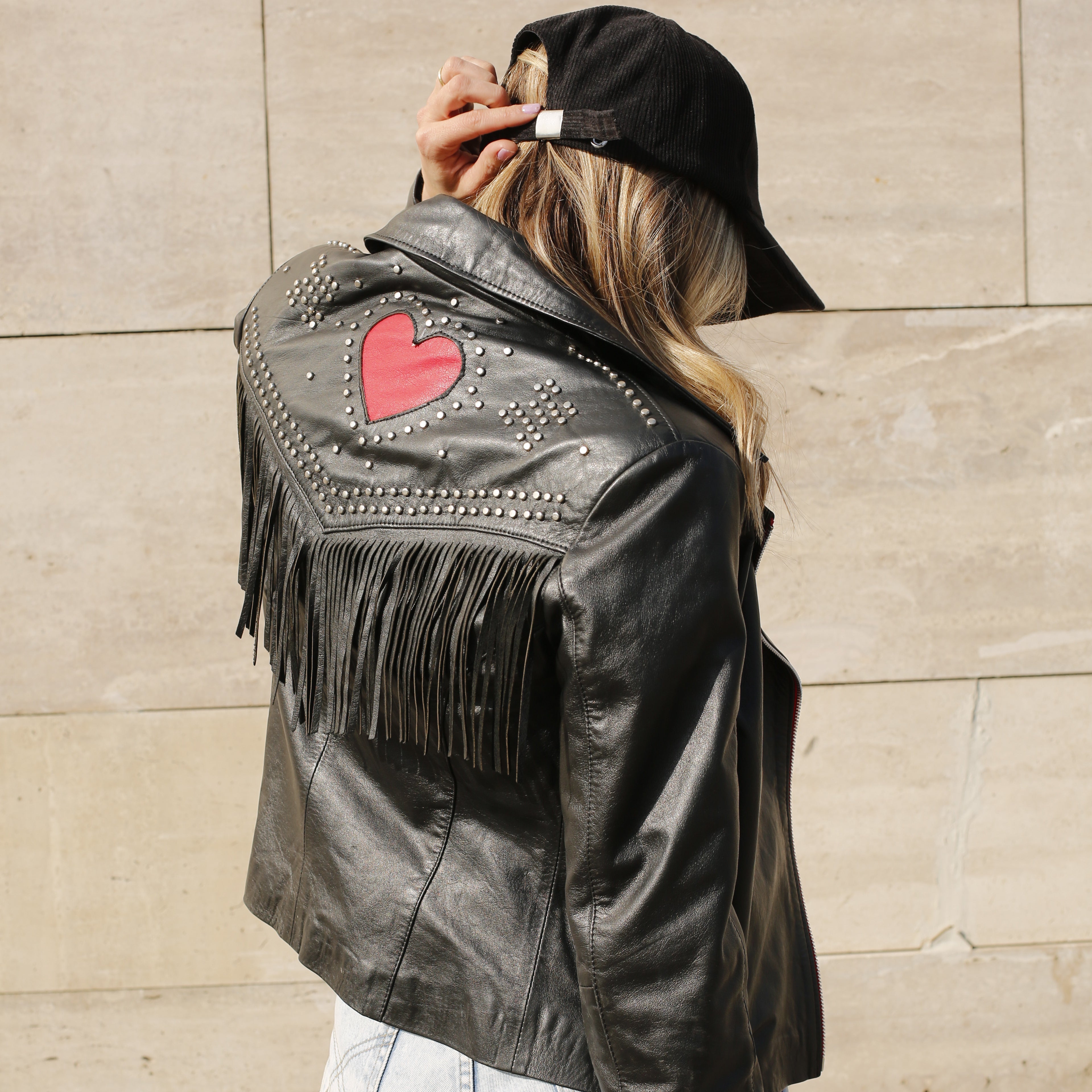 Chaqueta de cuero Valentina corazón y flecos