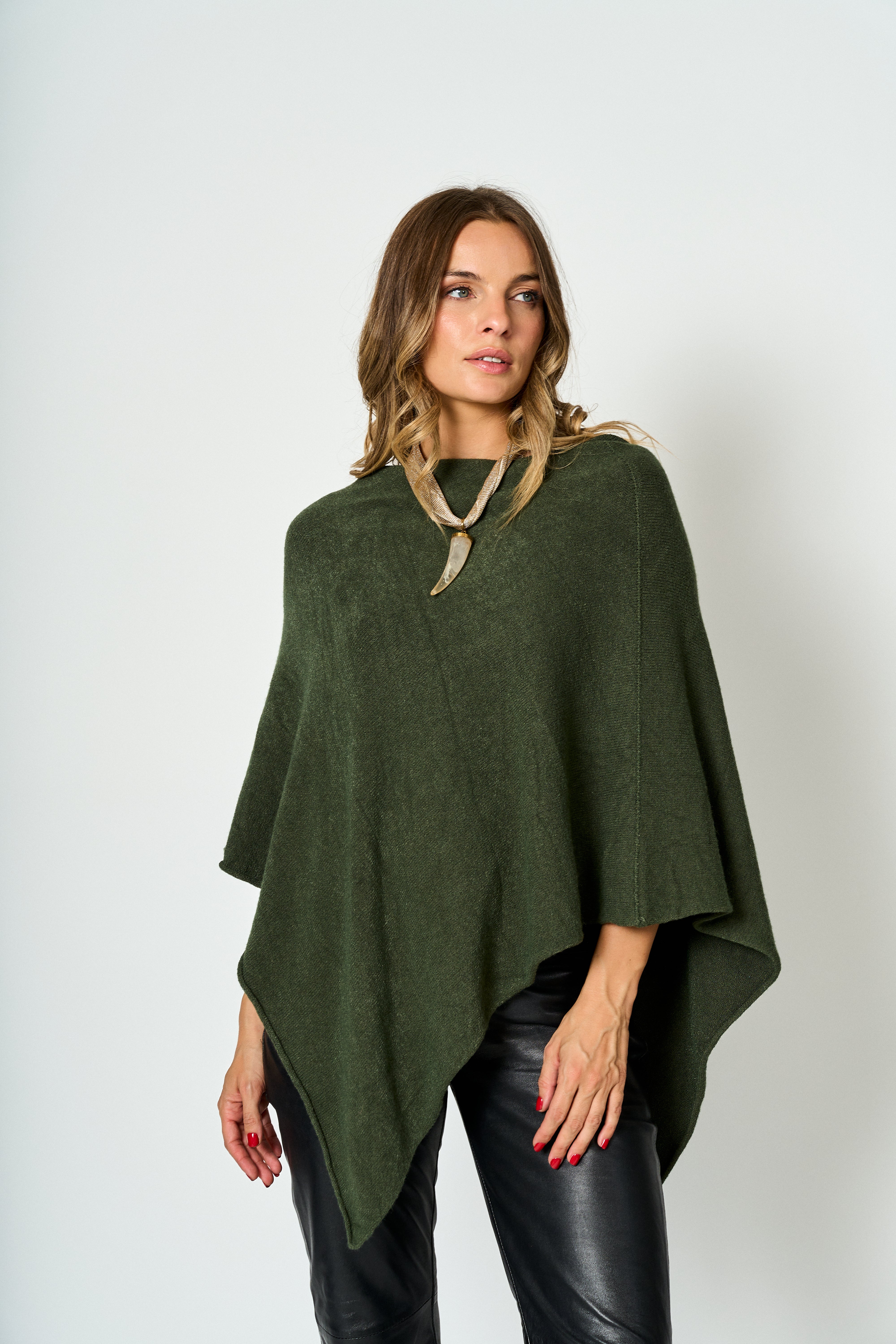 Poncho Aura