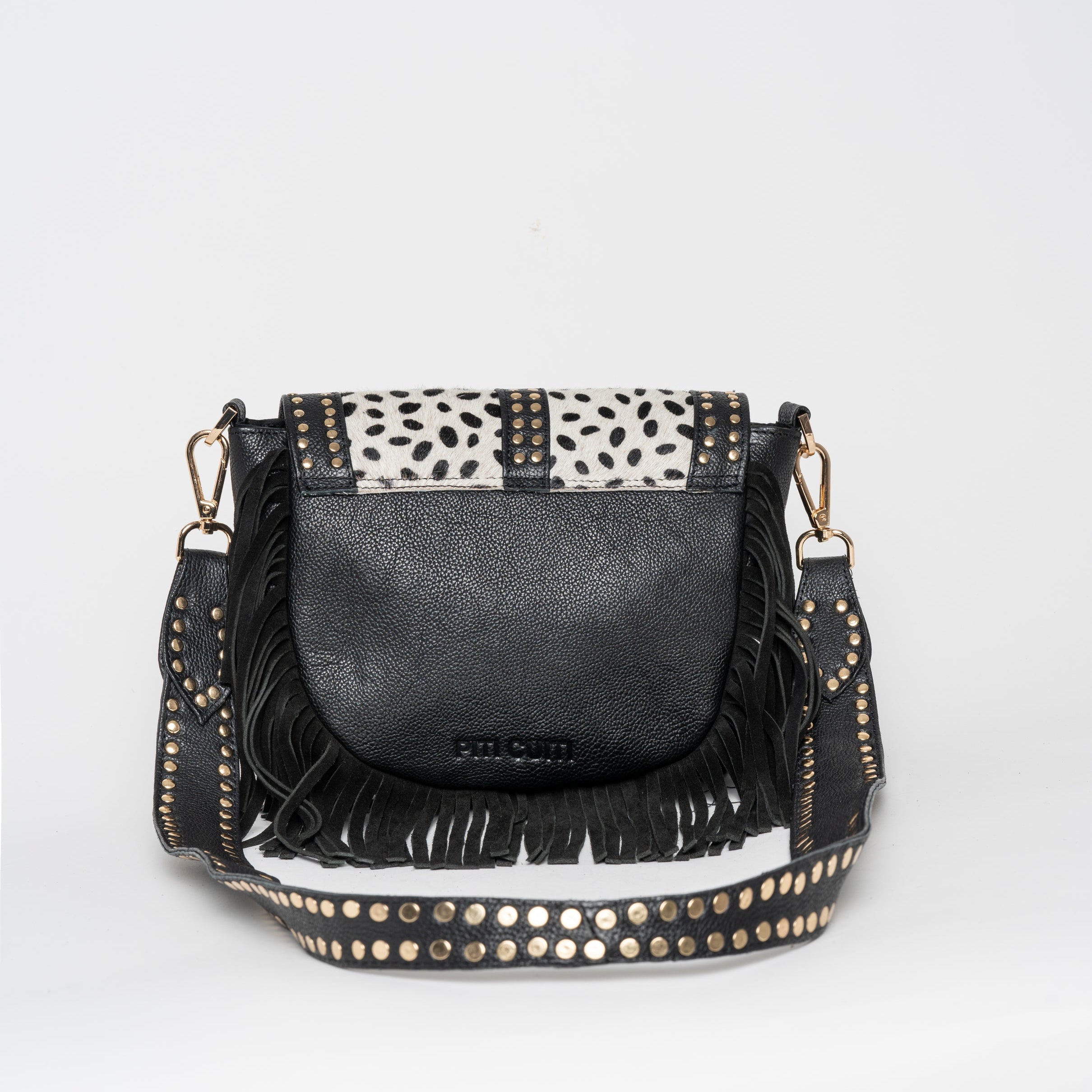 Cartera de cuero Elena con flecos y herrajes.