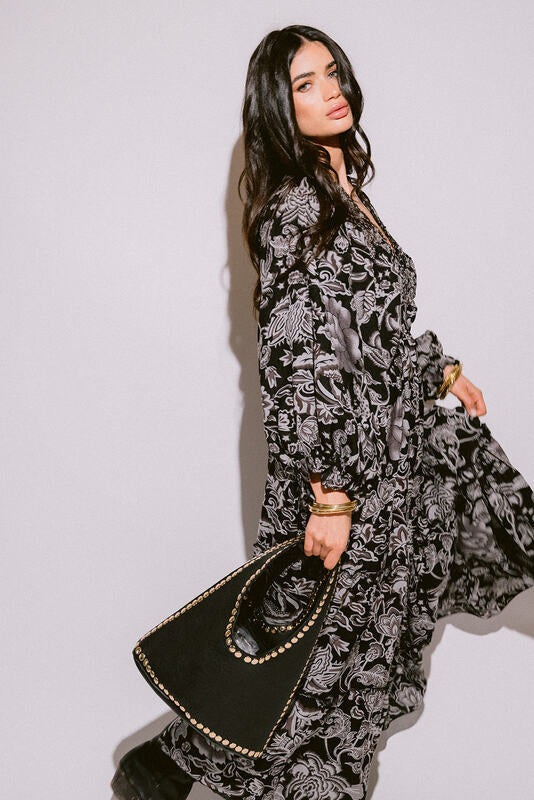 Cartera de cuero con tachas metálicas Lola