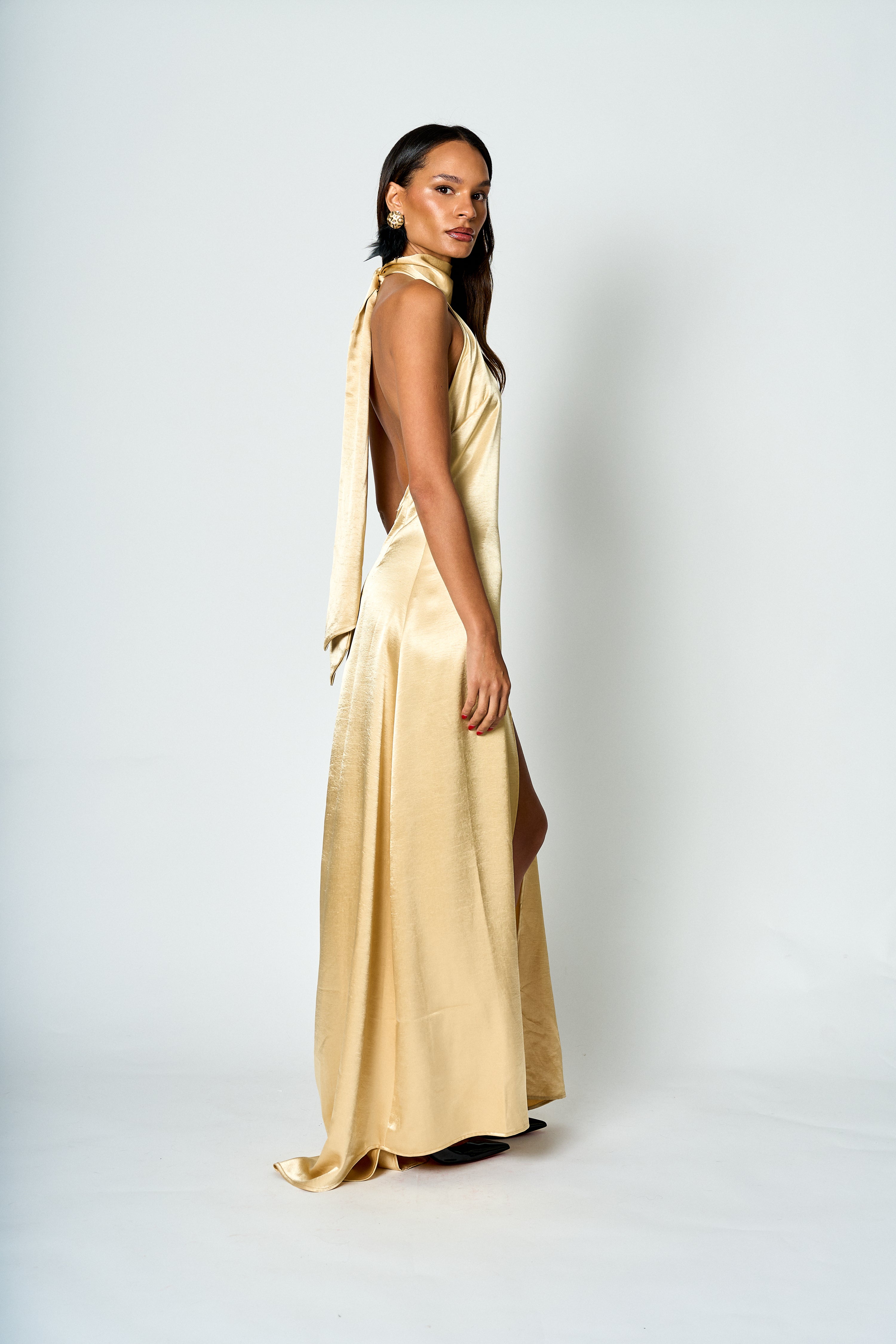 Vestido largo satinado Halter Mia