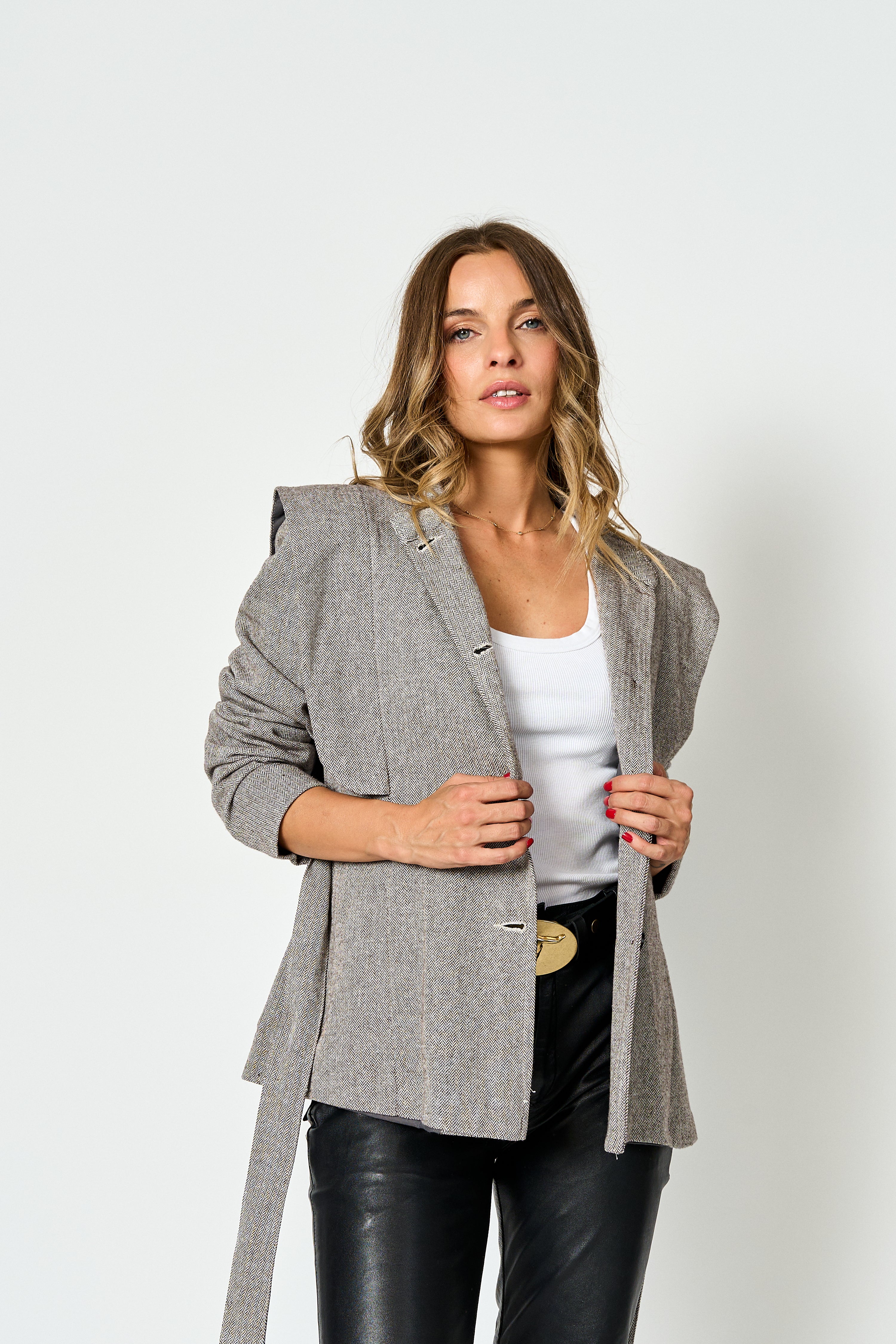 Chaqueta sastrera con cinturón Alejandra