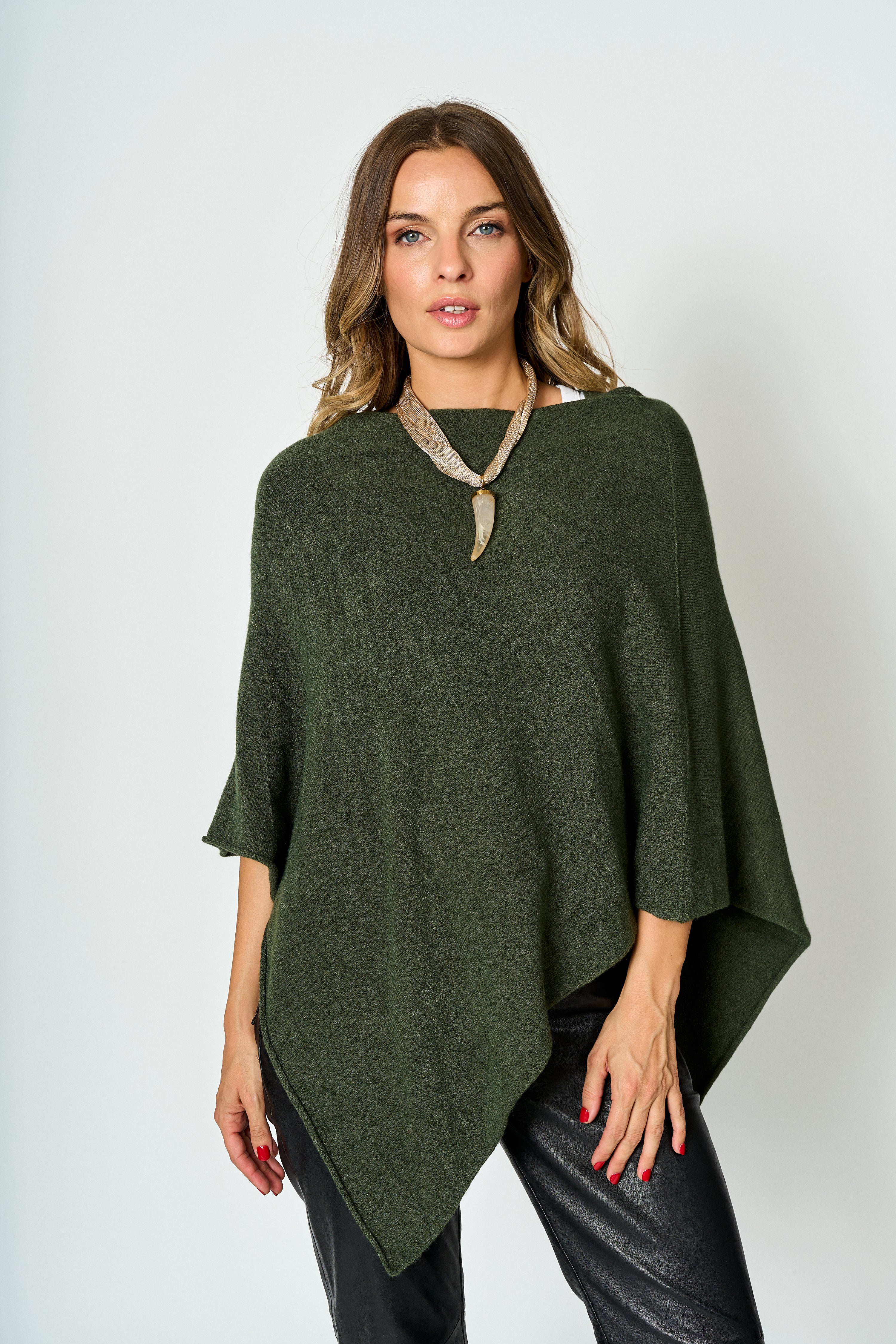 Poncho Aura
