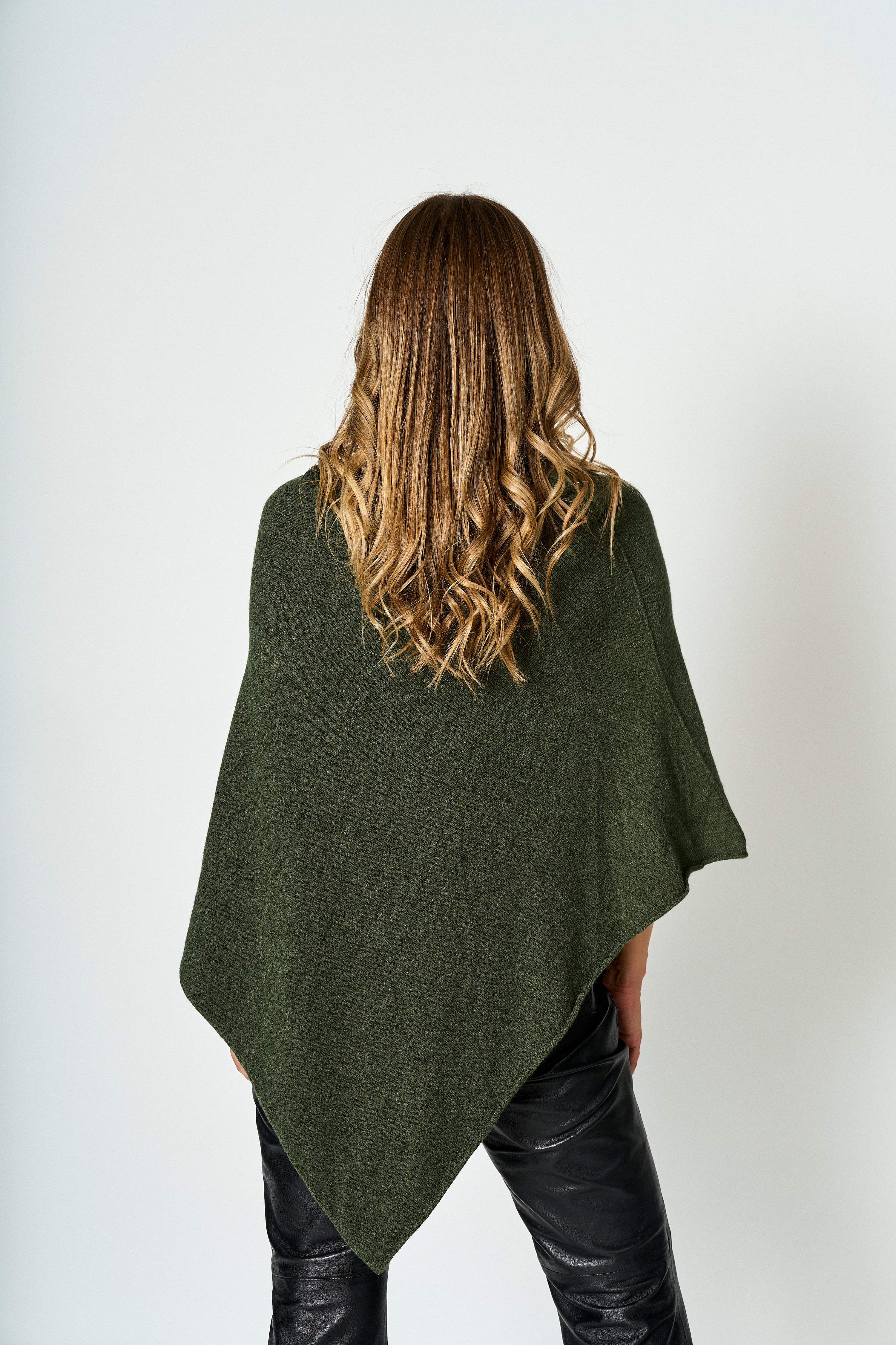 Poncho Aura