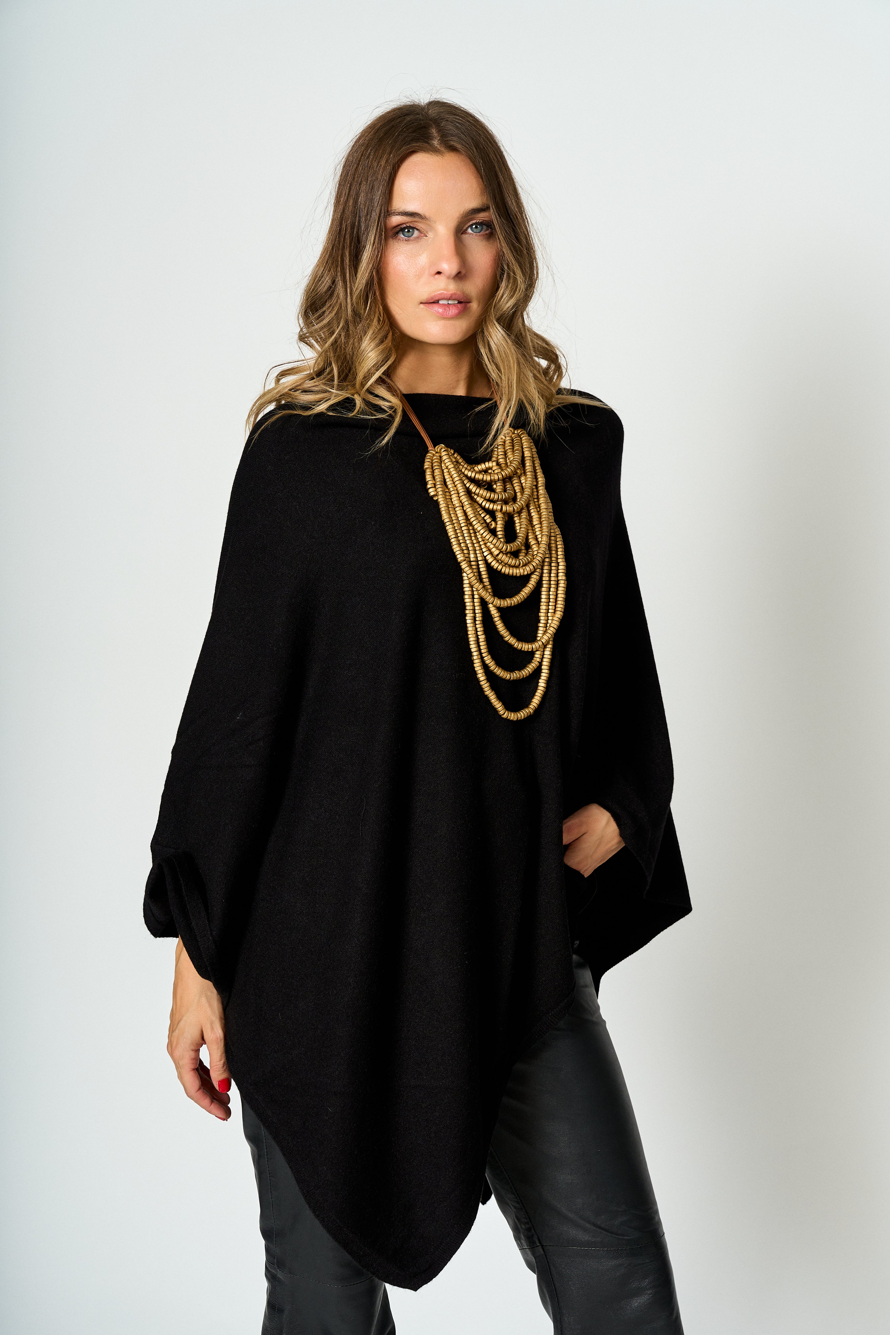 Poncho Aura