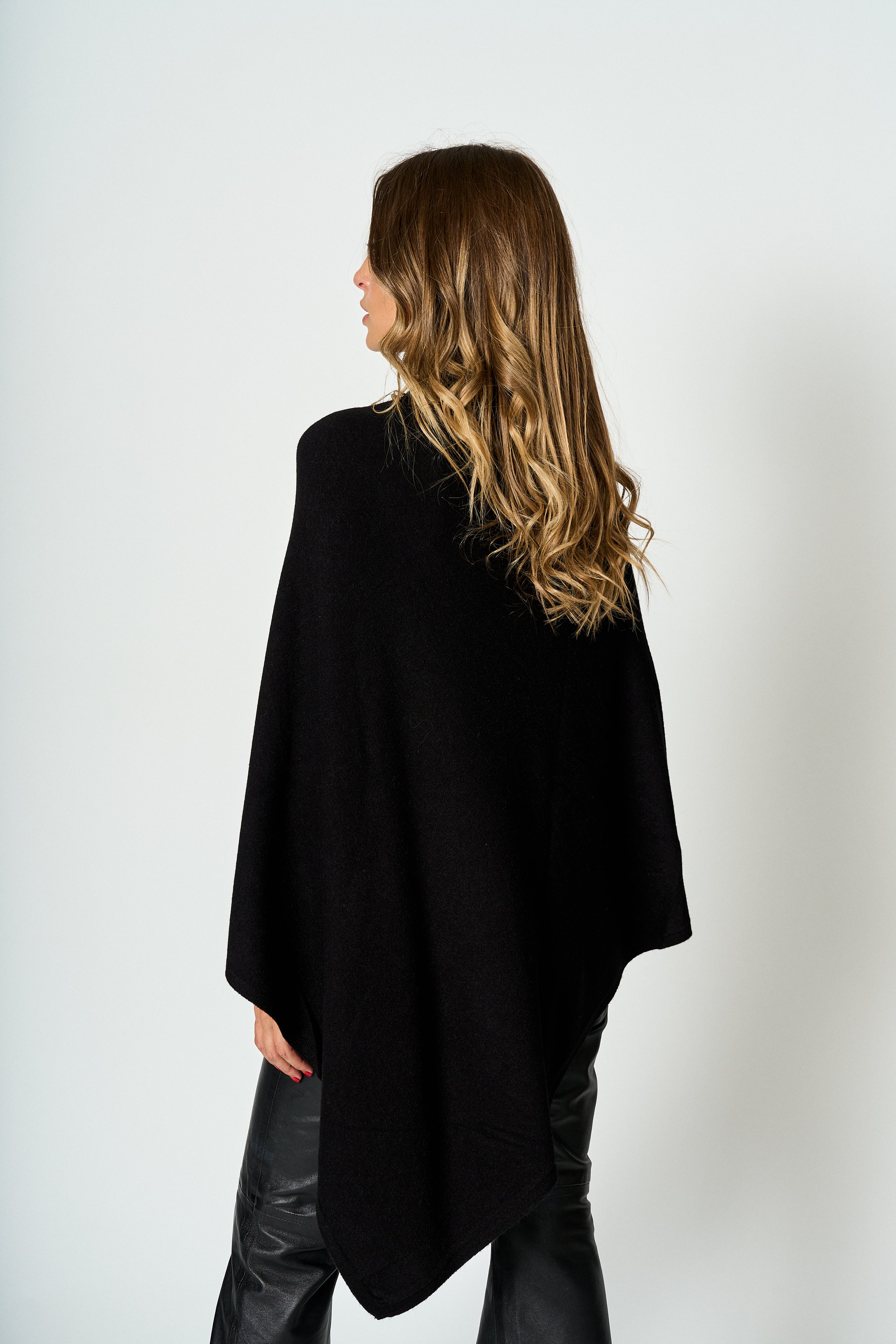 Poncho Aura