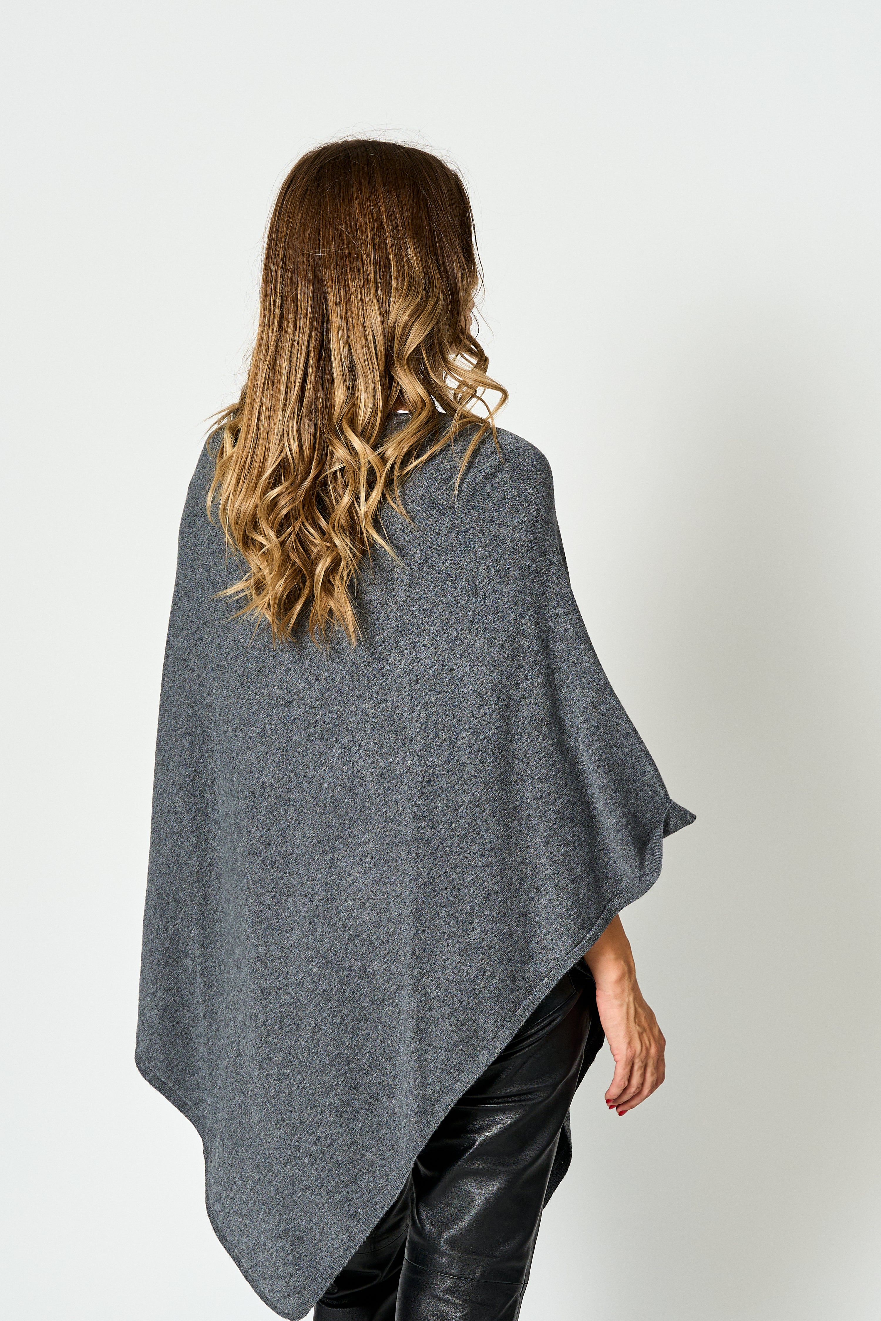 Poncho Aura