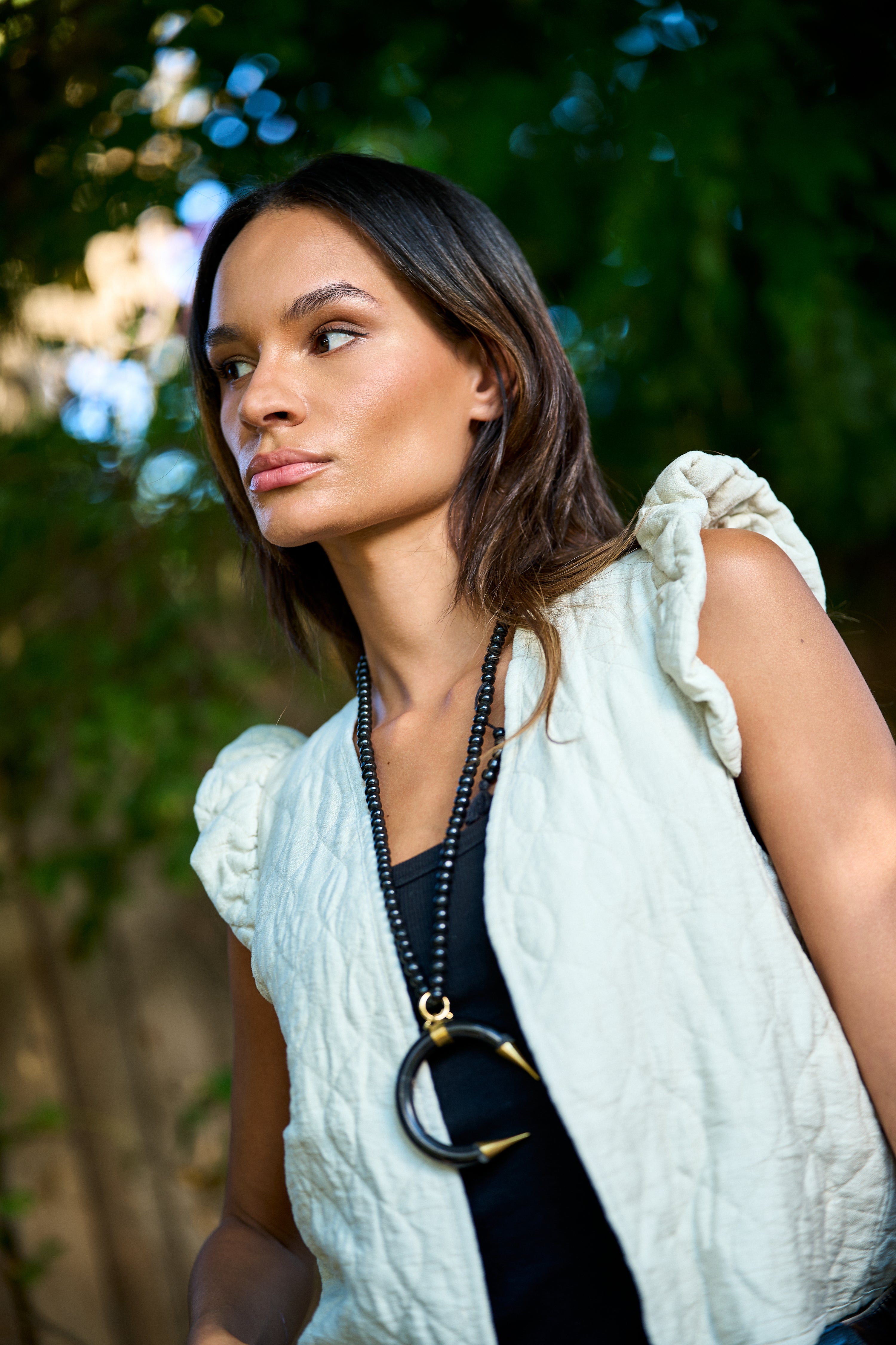 Collar de cuentas con colgante media luna Amalia