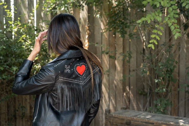 Chaqueta de cuero Valentina corazón y flecos