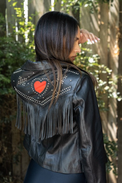 Chaqueta de cuero Valentina corazón y flecos