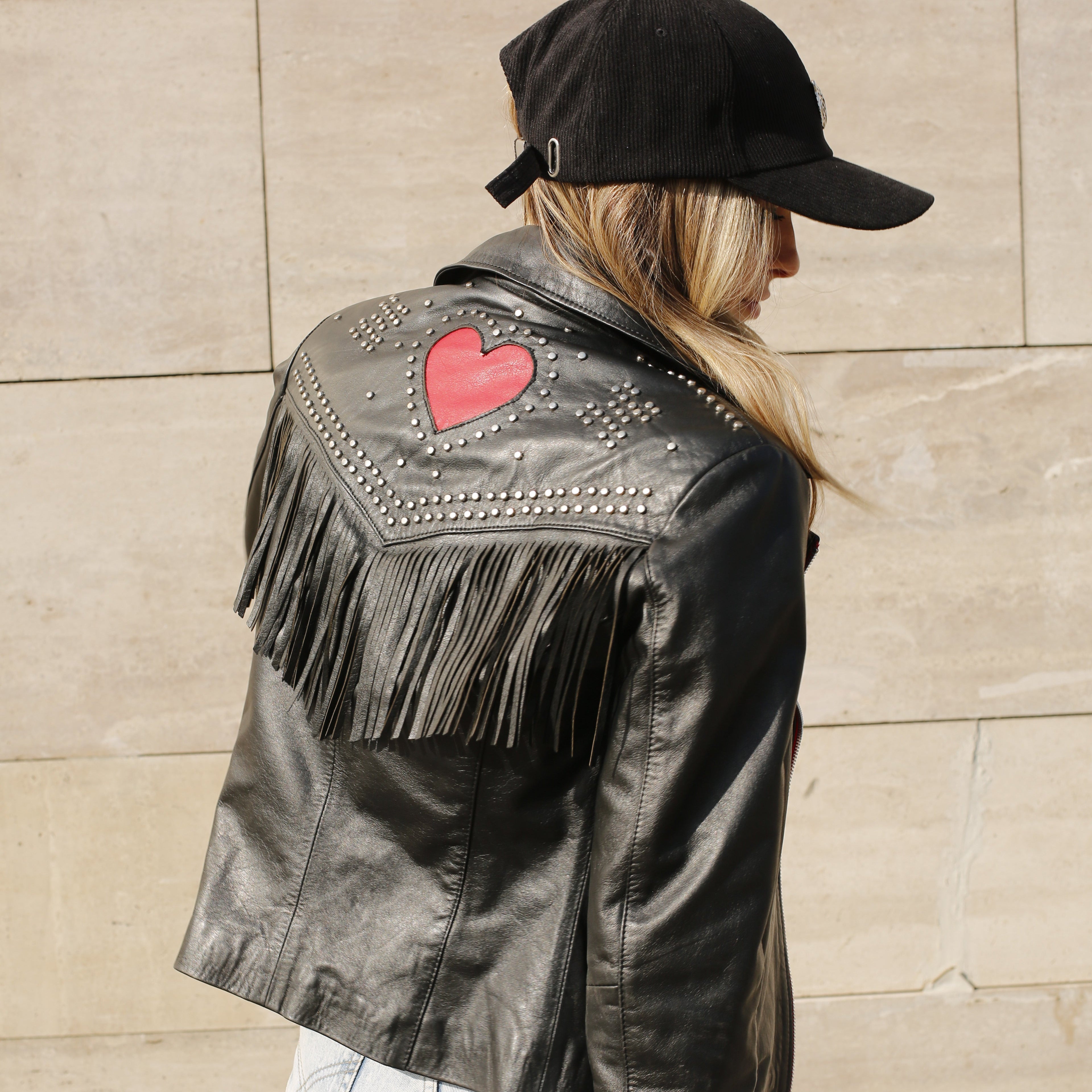 Chaqueta de cuero Valentina corazón y flecos